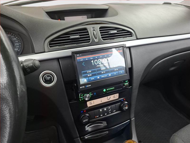 Renault Laguna (2007) 1.9 dCi, po STK, rezervace - fotka 12 z 16