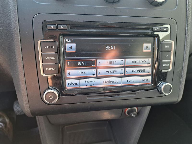 Volkswagen Touran 1,6 TDI Comfortline - fotka 24 z 43