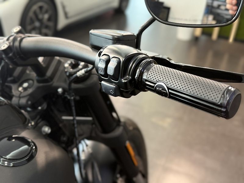 Harley-Davidson FXFBS Softail Fat Bob 114cui Custom - fotka 8 z 11