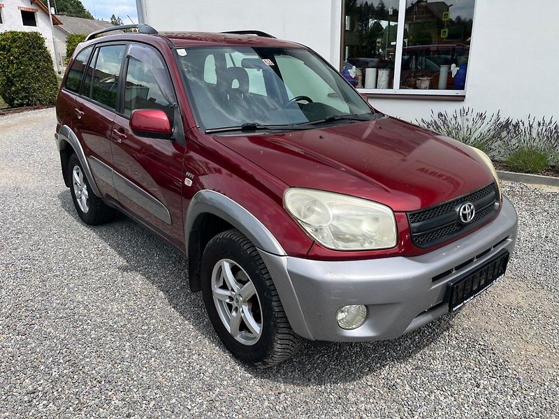 Toyota RAV4 (2004) 2.0 i 4 x 4  Velmi pěkná - fotka 1 z 18