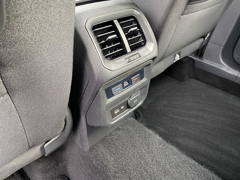 Seat Tarraco 1.5 TSI 110kW-1xMAJ.- LED-NAVI - fotka 38 z 51