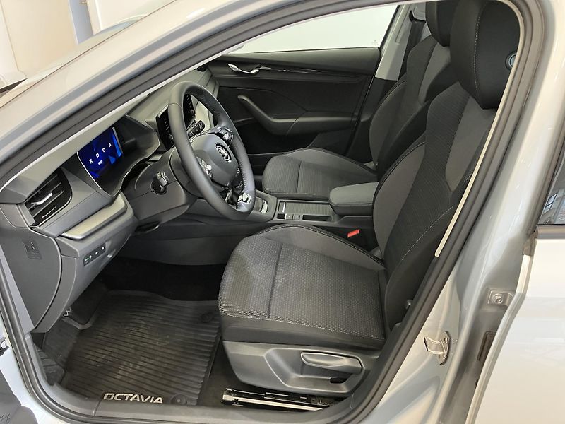 Škoda Octavia 2.0 TDI 85kW Ambition Combi M6 - fotka 12 z 30