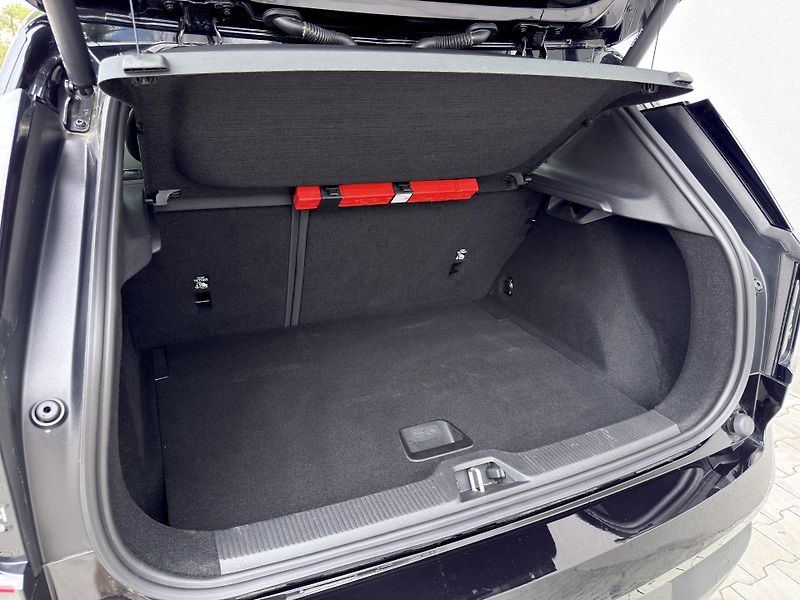 Volvo EX30 P8 CC AWD ULTRA / + sada pneu  - fotka 16 z 52