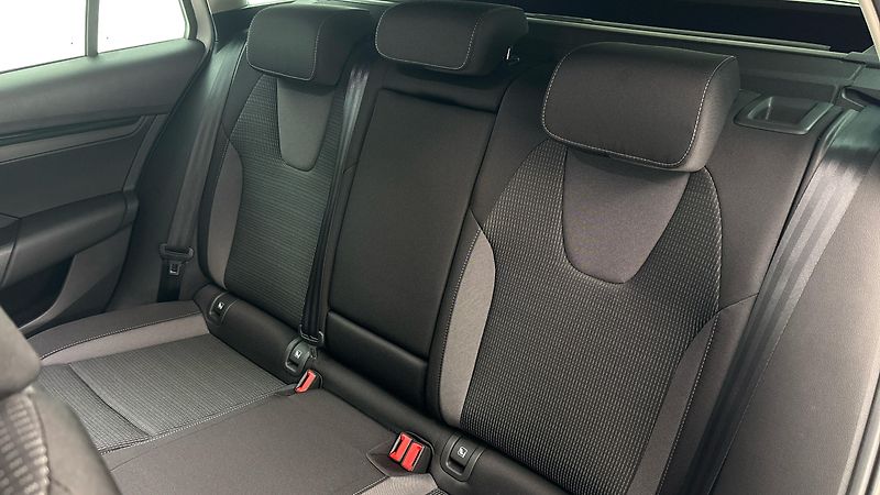 Škoda Octavia 2.0 TDI Ambition Combi - fotka 16 z 23