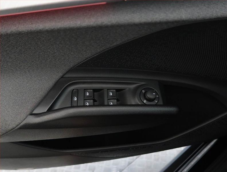 Škoda Enyaq (2023) Suite iV 80 (82 kWh), SoH 94% - fotka 27 z 29