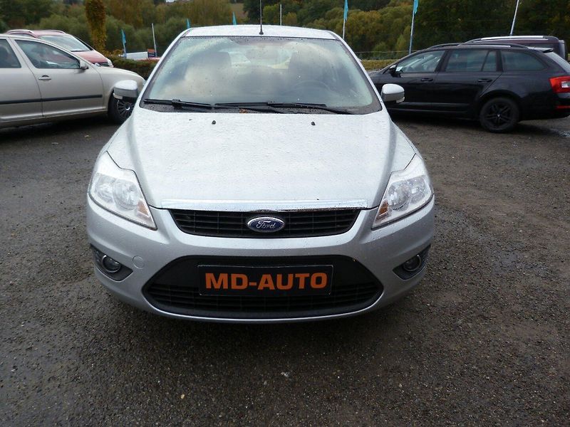 Ford Focus 1.6 16v - fotka 2 z 18
