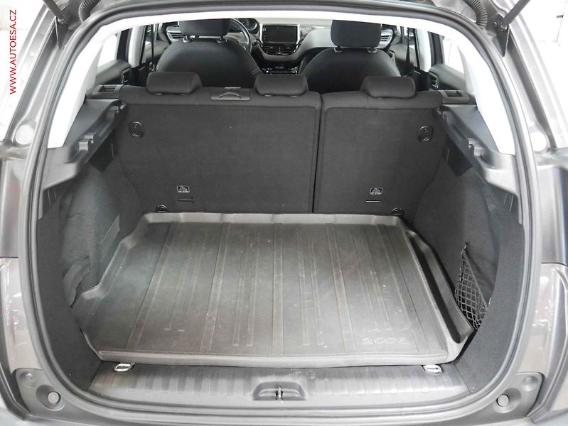 Peugeot 2008 (2017) 1.2 PT, 2.maj,ČR, servis - fotka 7 z 17