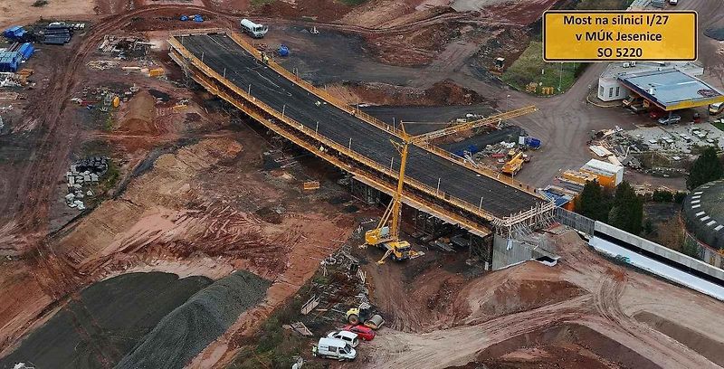 Záběry z dronu na přestavbu jesenické křižovatky na dálnici D6 Praha - Karlovy Vary.