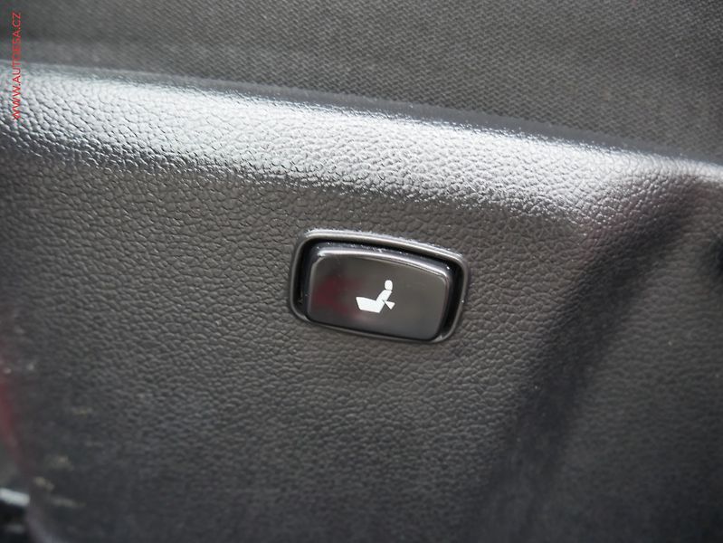 Kia Ceed (2016) 1.6 CRDi, ČR, AC, navi, park - fotka 17 z 27