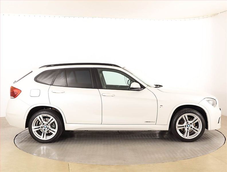 BMW X1 (2014) M Sport sDrive20d, 4X4 - fotka 6 z 19