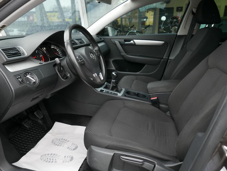 Volkswagen Passat 1,6 TDI 77kW Kombi - fotka 16 z 38