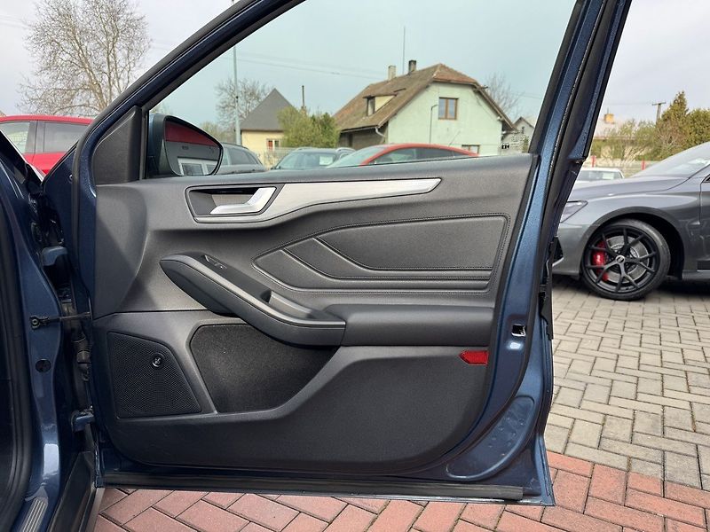 Ford Focus (2018) 2.0TDCi Titanium LED Kamera - fotka 16 z 49