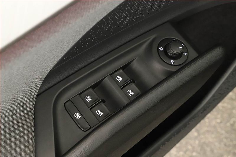 Škoda Enyaq (2021) Suite iV 60 (62 kWh), SoH 92% - fotka 9 z 18
