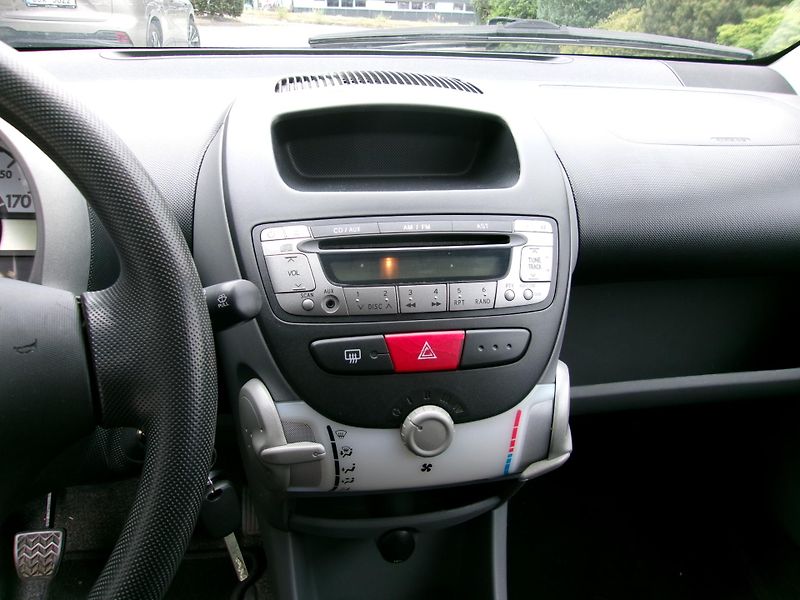 Peugeot 107 REZERVACE - fotka 12 z 16