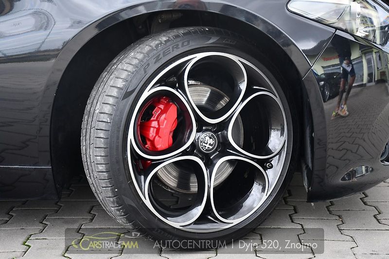Alfa Romeo Giulia 2.2JTDm 154kw Ti - fotka 48 z 53