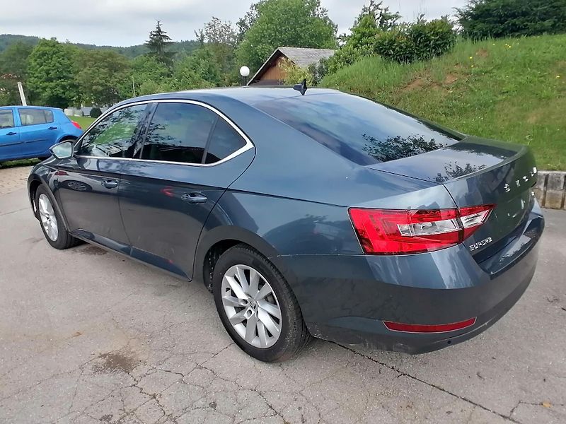 Škoda Superb (2022) - fotka 4 z 6