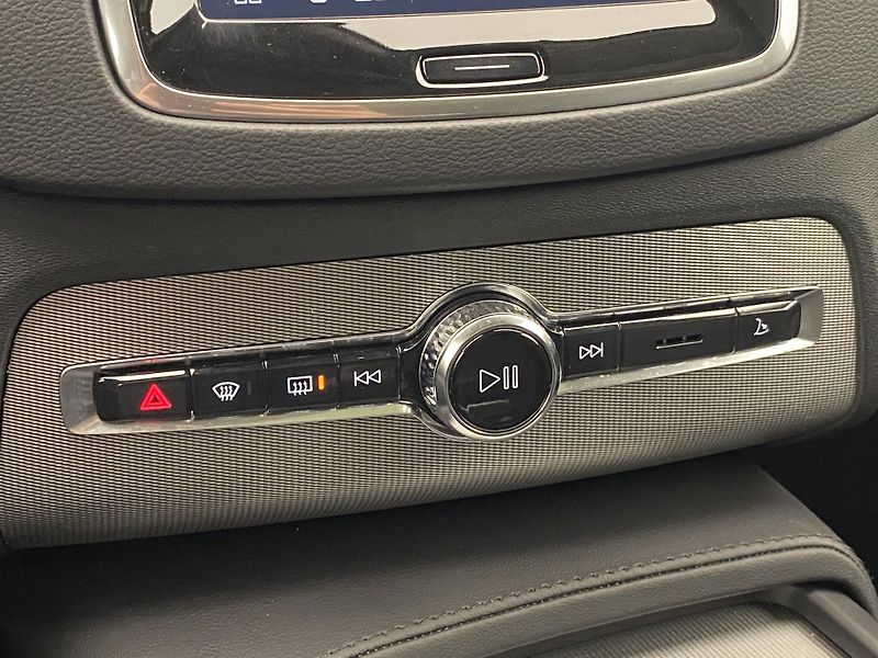Volvo XC90 B5 AWD BRIGHT ULTIMATE AUT 7m - fotka 29 z 56