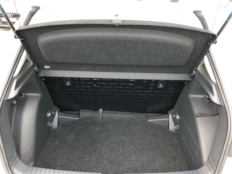 Škoda Fabia 1.0 MPi ACTIVE - fotka 13 z 28