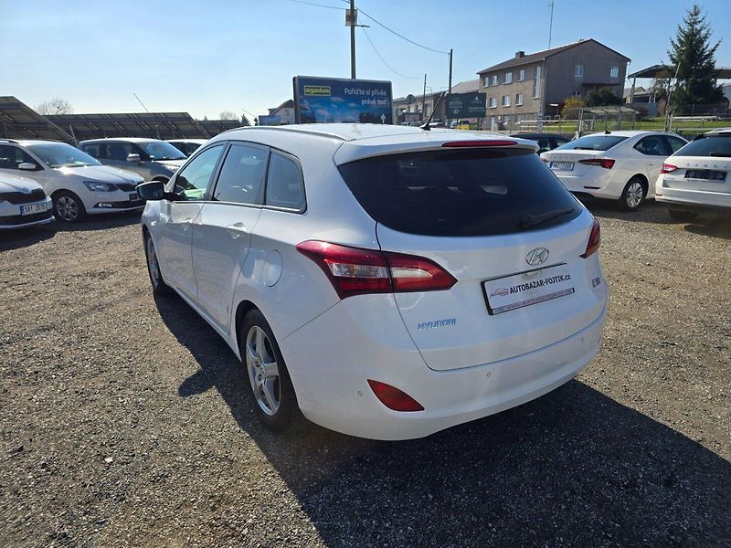 Hyundai i30 (2016) 1.6 CRDi ,nové CZ ,serviska - fotka 5 z 24