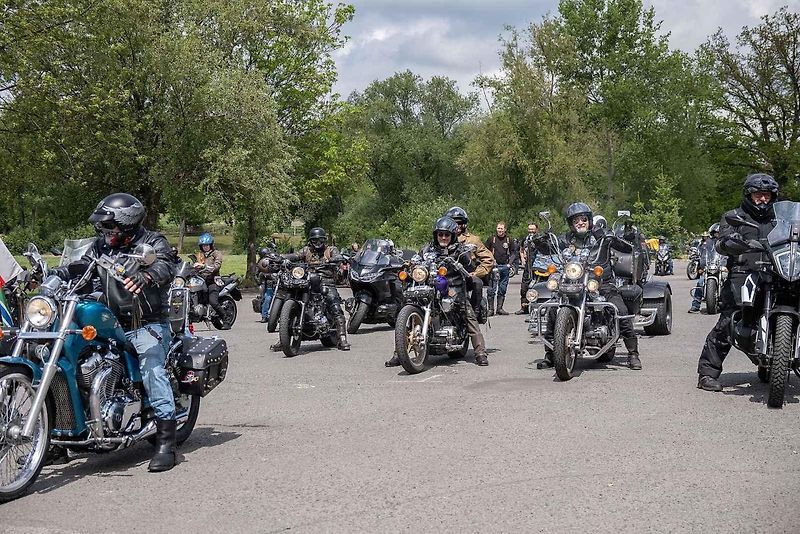 Motorkáři se sjeli na žehnání v bazilice v Jablonném.