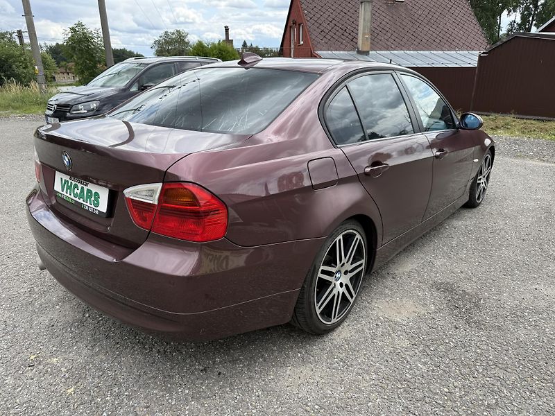 BMW Řada 3 2,0i  Navigace - fotka 4 z 21