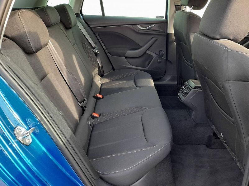 Škoda Kamiq Ambition Plus 1.0 TSI 81kW 6MP - fotka 20 z 20