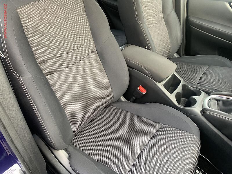 Nissan Qashqai (2015) 1.2i, ČR, Navi, AC - fotka 12 z 19