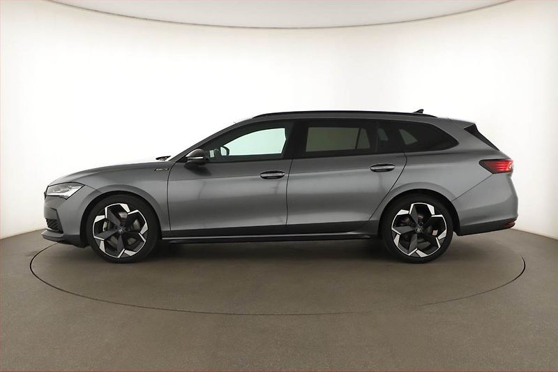 Škoda Superb (2025) 2.0 TDI, Sportline, HUD, Paměť - fotka 3 z 21