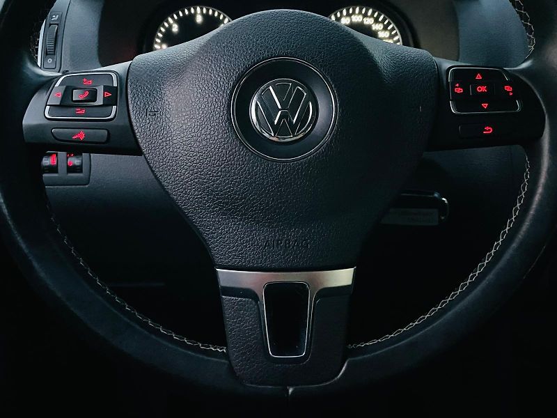 Volkswagen Touran 2.0TDI MANUÁL SENZORY VÝHŘEV - fotka 23 z 45
