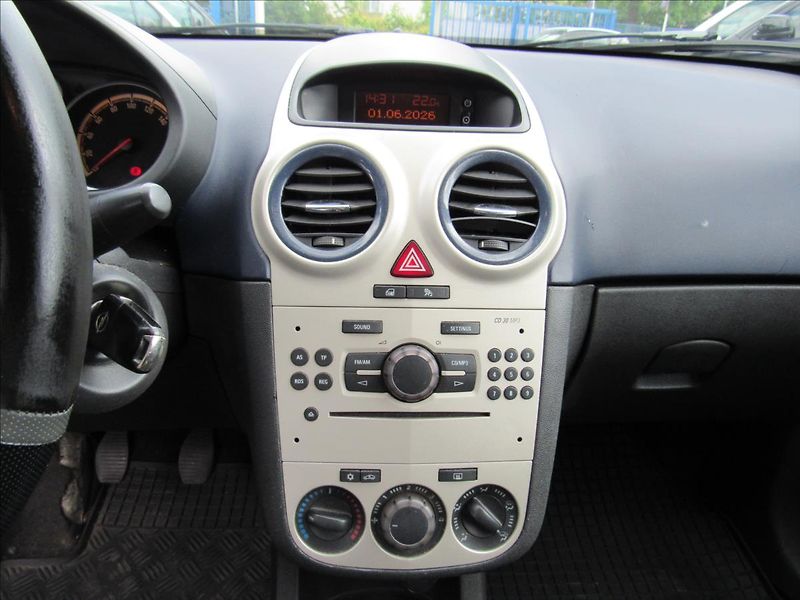 Opel Corsa 1,2 i 59kW - fotka 15 z 26