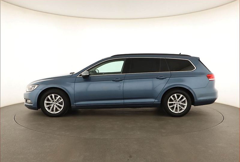 Volkswagen Passat (2015) 2.0 TDI, Navi, Tempomat - fotka 3 z 20