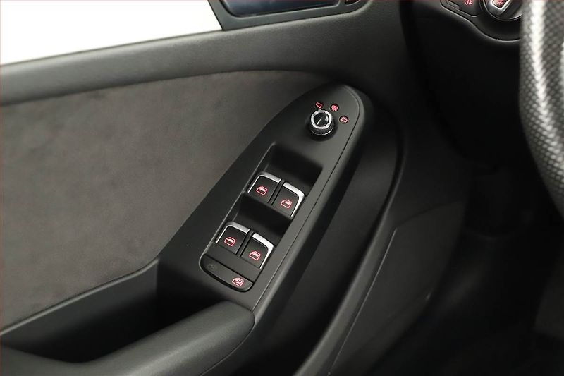 Audi A5 (2016) S-Line 2.0 TDI, Kůže, Navi - fotka 13 z 16