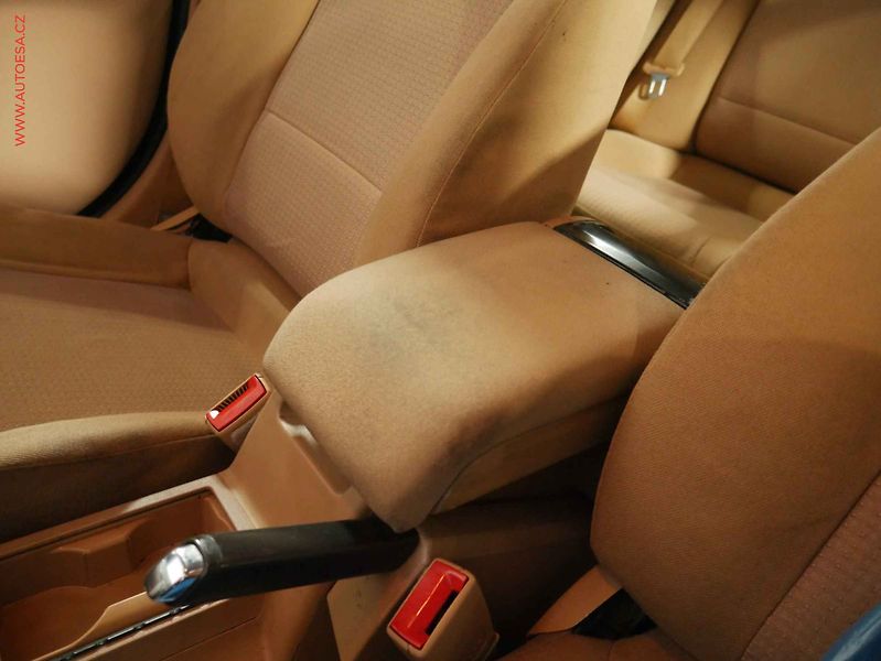 Opel Vectra (2006) 1.9 CDTi, ČR, AC, temp, STK7 - fotka 15 z 17