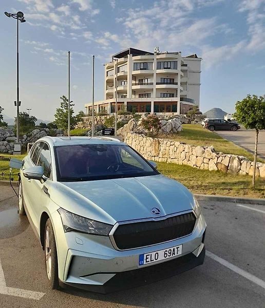 Roadtrip na Balkán: Škoda Enyaq dojela až pod skokanské můstky v Bosně a Hercegovině. A nejen tam