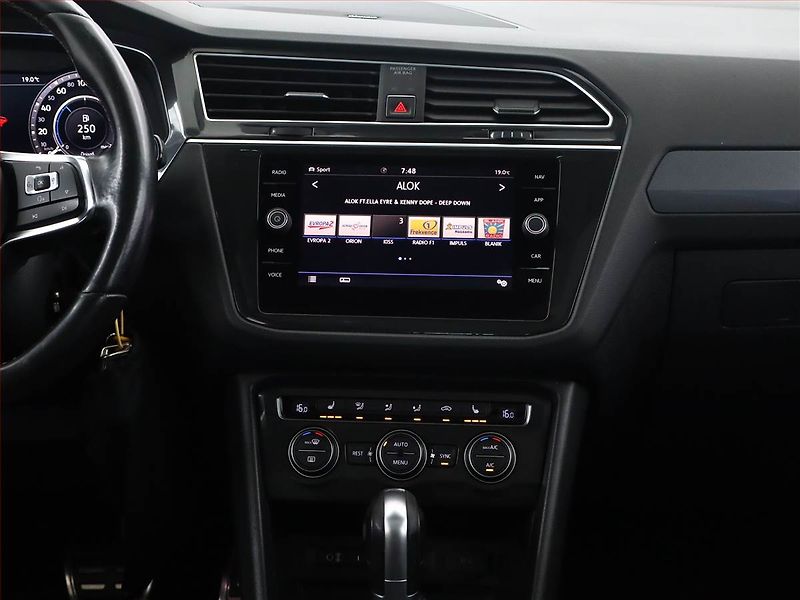 Volkswagen Tiguan (2017) R-Line 2.0 TDI, 4X4, Automat - fotka 10 z 18