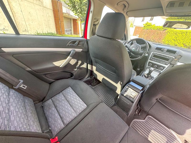 Škoda Octavia (2009) Škoda Octavia II FL 1.6 MPI  - fotka 6 z 14