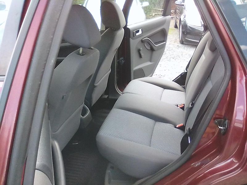 Ford Focus (2005) 2.0i 16V combi, 2majitel - fotka 16 z 30