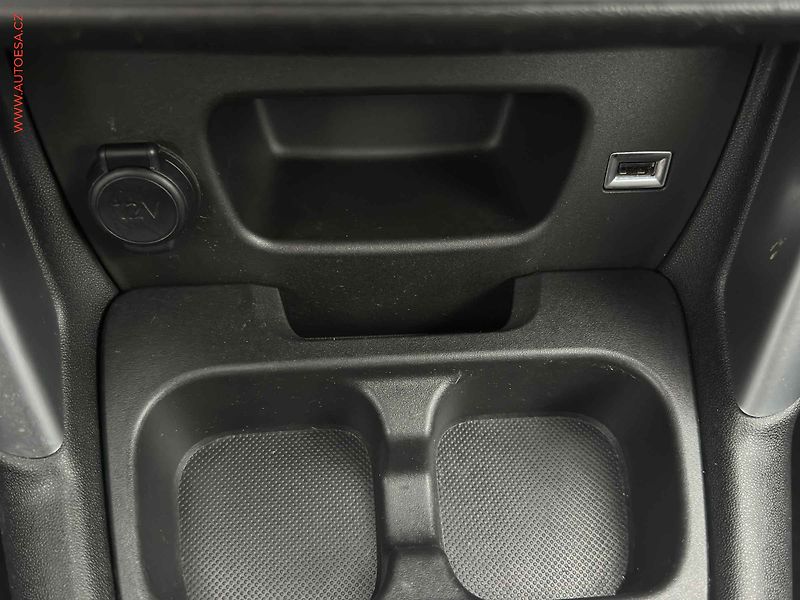 Citroën C3 Aircross (2018) 1.2PT, ČR, Tempo - fotka 19 z 20
