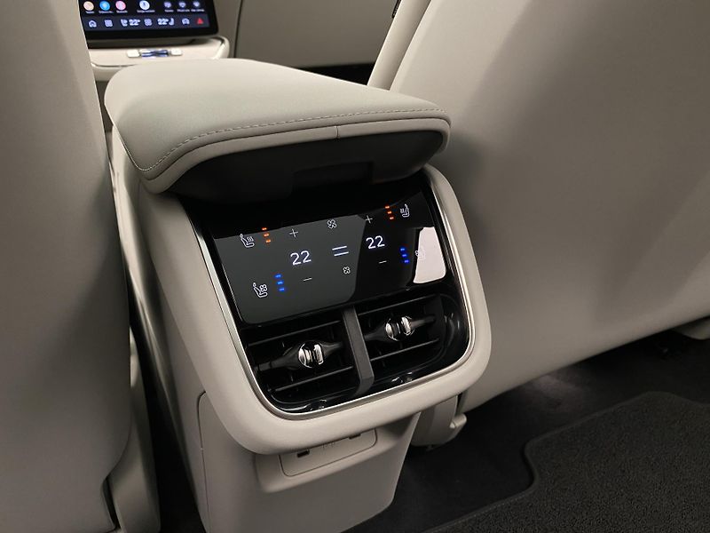 Volvo ES90 (2026) PURE ELECTRIC ULTRA - fotka 71 z 79
