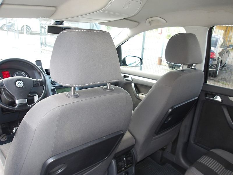 Volkswagen Touran 2,0TDi 103kW PĚKNÝ ! - fotka 18 z 26