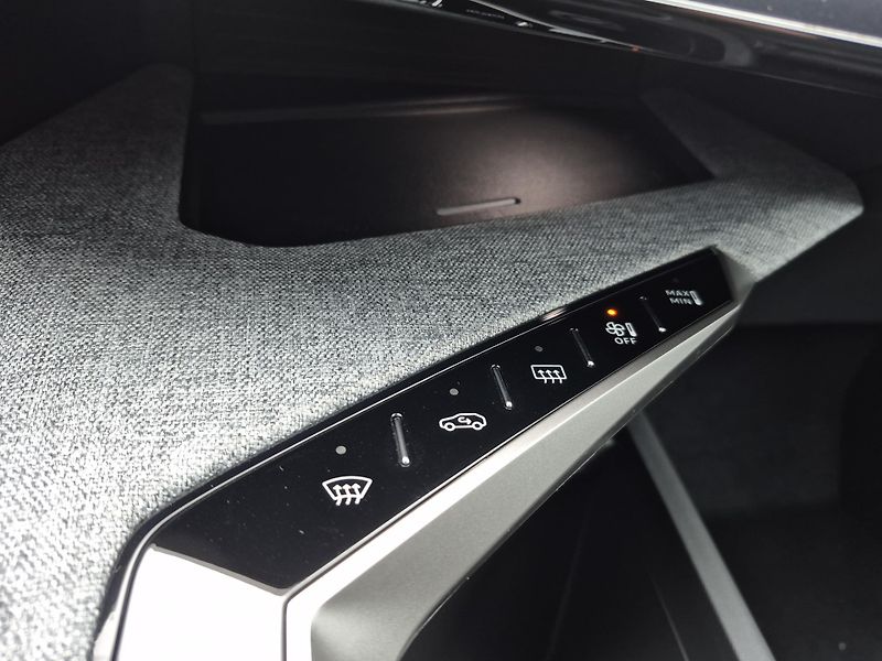 Peugeot 3008 (2026) ALLURE Hybrid 145 e-DCS6    - fotka 23 z 23