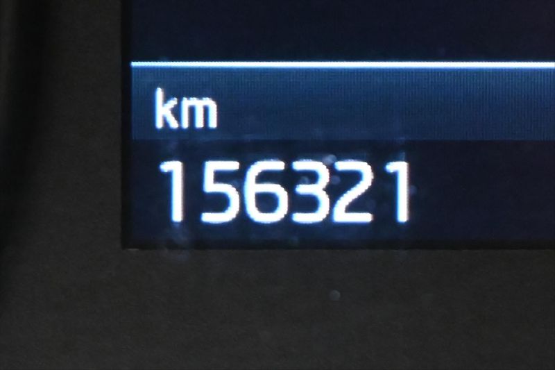 Škoda Karoq 1,5 TSI 110kW Business Záruka - fotka 17 z 31