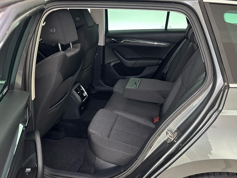 Škoda Octavia Style DSG - fotka 8 z 28