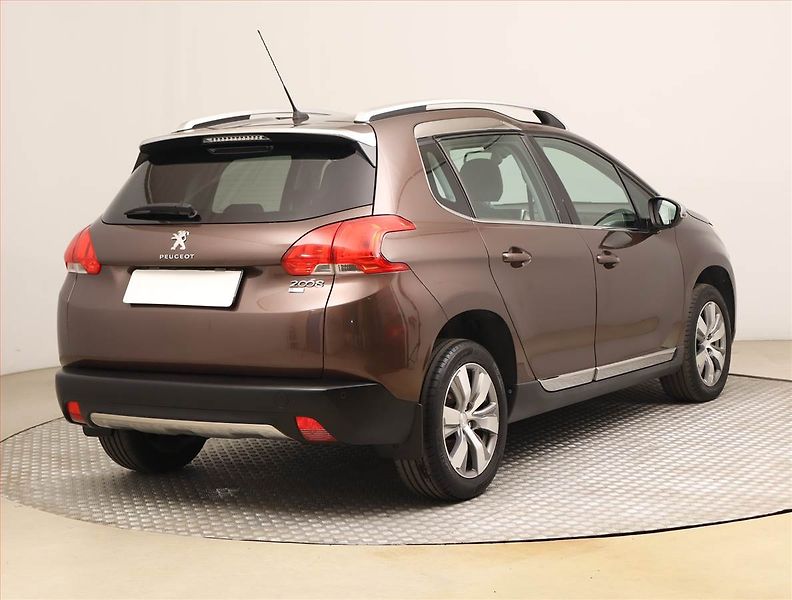 Peugeot 2008 (2013) 1.6 e-HDi, Automat, Navi - fotka 5 z 22