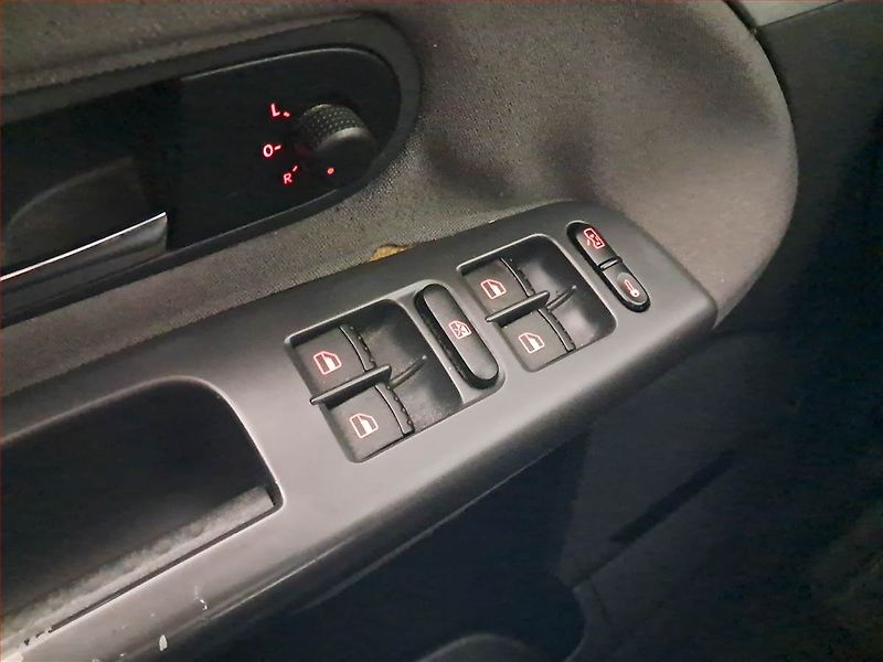 Volkswagen Sharan (2009) 2.0 TDI, 7 míst, Xenony - fotka 17 z 17