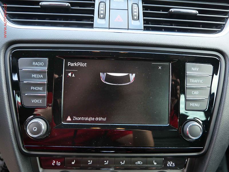 Škoda Octavia (2015) 2.0 TDi, ČR, RS, DSG - fotka 24 z 27