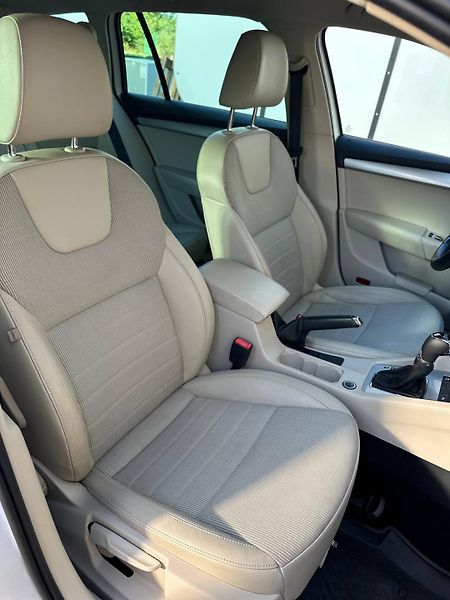 Škoda Octavia (2014) 2.0 TDI 110 KW DSG ACC TAZNE - fotka 16 z 37