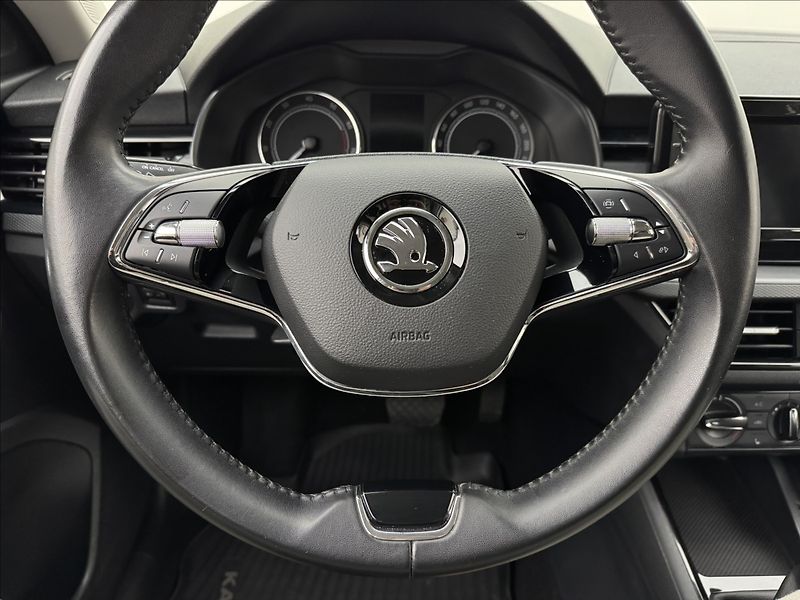 Škoda Kamiq 1,0 DSG AC LED VÝHŘEV SENZORY - fotka 9 z 36