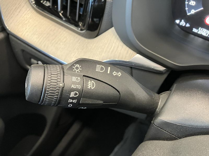 Volvo XC60 B4 AWD Inscription AT8, ČR - fotka 22 z 41