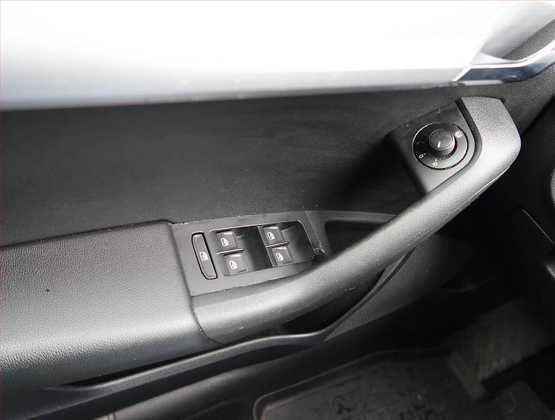 Škoda Octavia (2019) 1.6 TDI, Tempomat - fotka 15 z 15